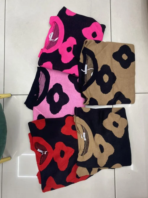 Swetry damskie MOT003967